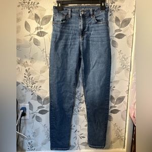 High Rise American Eagle Mom Jeans size 2
